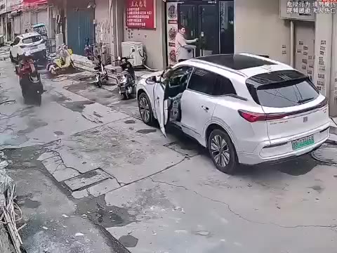 CCTV 의자 뒤로 넘어지는 사람 꽈당 몸개그 웃긴