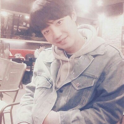 분노짤 남주혁 남친짤 훈남 설렘 미소 카페 청자켓 후드티 남친