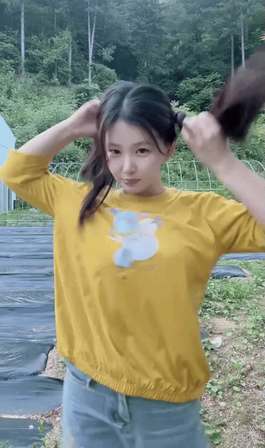 차오루 피에스타 양갈래 머리 귀여운 댄스 시골 일상