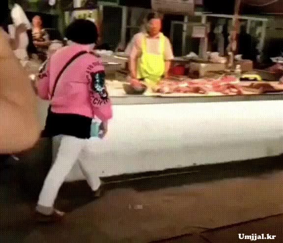 에라이 안해 시장 빡침 분노 폭발 포기 발길질 실패