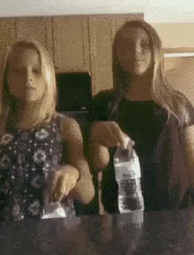 고인물 끝판왕.gif 고인물 개놀람 놀람 황당 물통세우기