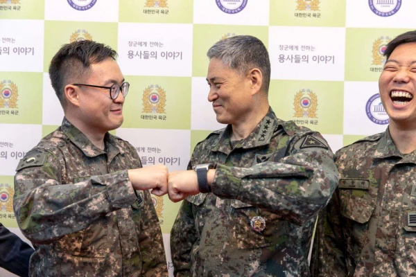웃는게 아니야 포스타 군대 짤방