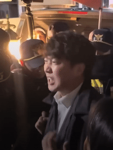 앵그리스톤 이준석 분노 화남 정색 소리지름 억울 경찰 상황짤