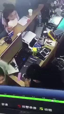 핸드폰 : 아앗!! 자꾸 그렇게 만지면.... 핸드폰수리 대륙 중국