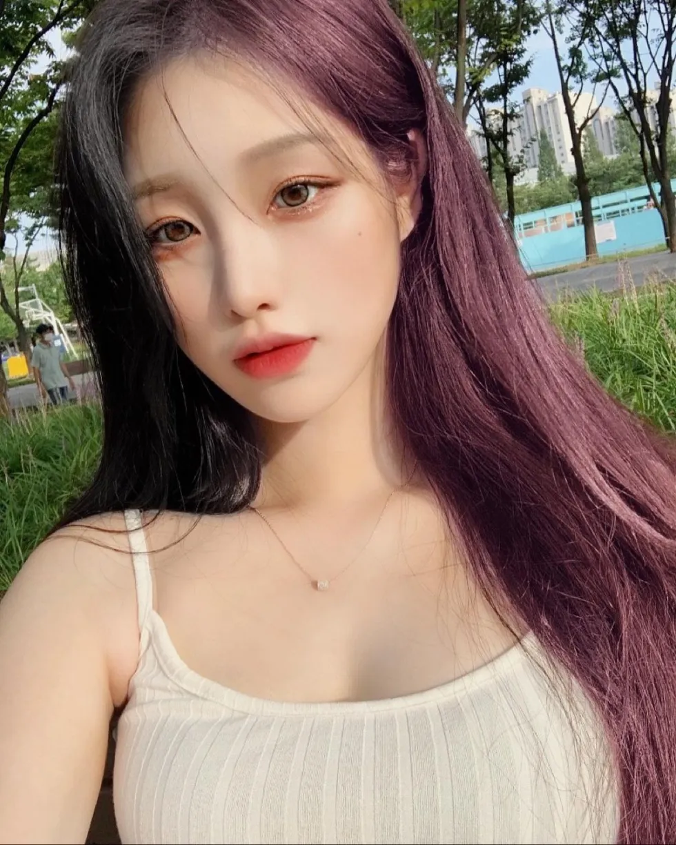 한갱 스트리머 보라머리 셀카 야외 여신 분위기 미모 나시 공원