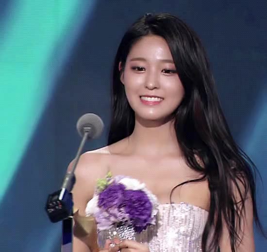 시상식의 설현 시상식 시상식의 설현 설현 AOA 이쁨