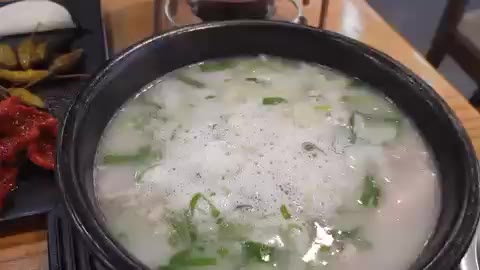 국밥 돼지국밥 보글보글 김이모락모락 위꼴 배고파 야식 해장 먹방 뜨거운