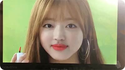 유아 입술 오마이걸 유아 입술 매력 화장