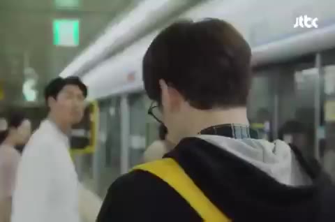 제3의 매력 서강준 두리번
