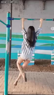 흔한 폴댄서 풀업 철봉 에어워킹 GIF