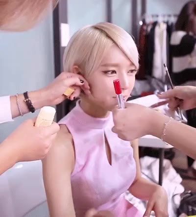 초아 앙 깨물기