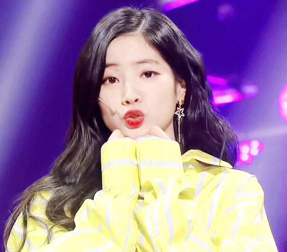 우우움 입술 뽀뽀 다현