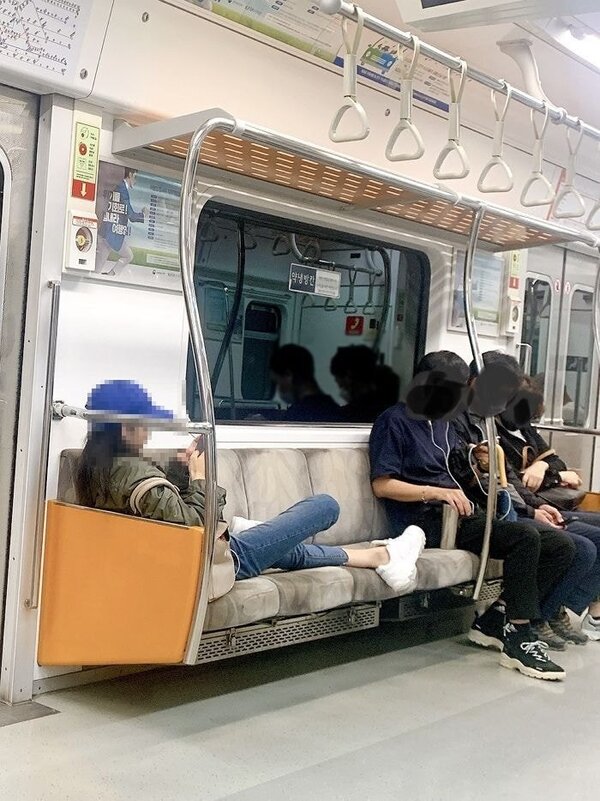 지하철 안방 소파녀 3호선 빌런 여자 무개념 싸가지 신발신고