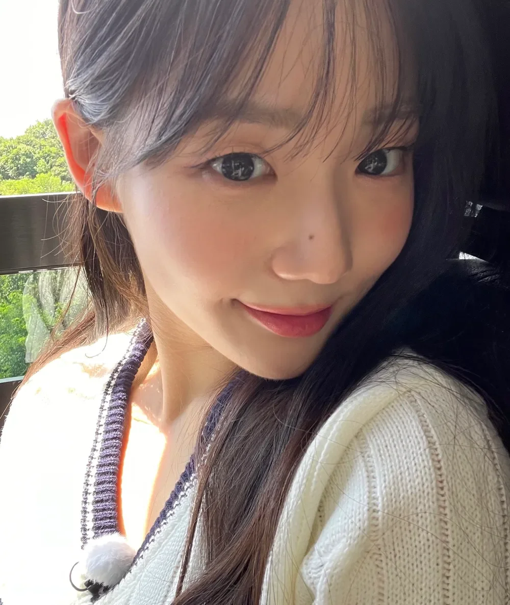 tripleS 윤서연 아이돌 걸그룹 Kpop 여자아이돌 셀카