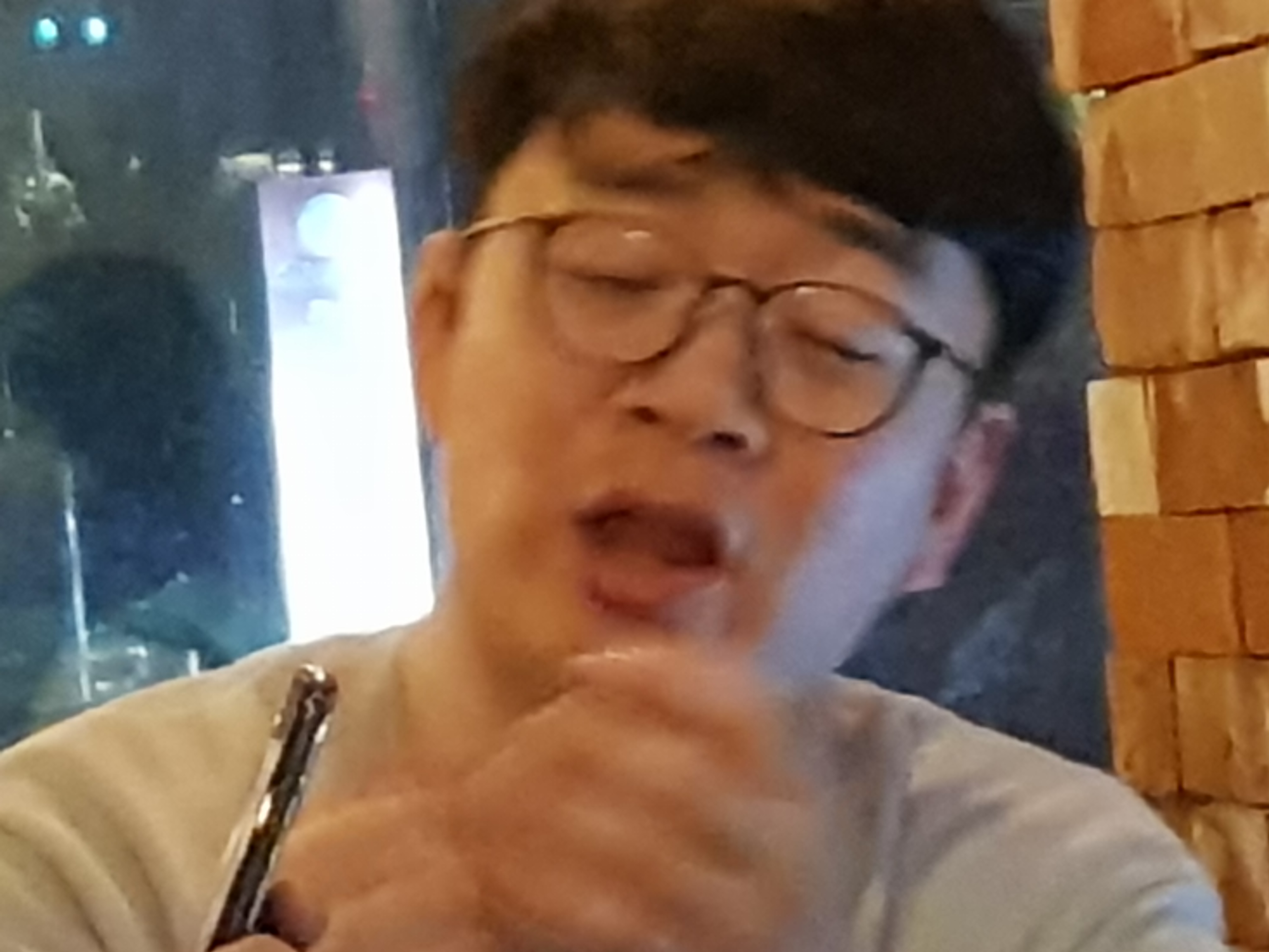 민민기 짤 표정 리액션 킹받네 당황 엽사 굴욕 웃긴짤