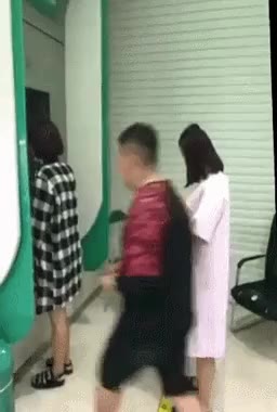 새치기 중국 싸대기 싸다구