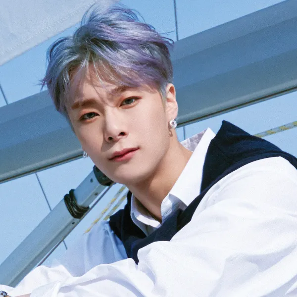 문빈 아스트로 보라머리 청량 남친짤 요트 흰셔츠 잘생김 화보