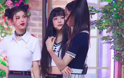 뉴진스 하니 다니엘 해린 웃음 애교 머리카락
