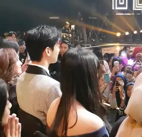 ㅎㅎ 시상식 연예인 서로 촬영 반전 웃음 상황 인도네시아 직캠