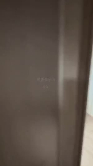 알몸으로 지나갈때 와이프 반응.