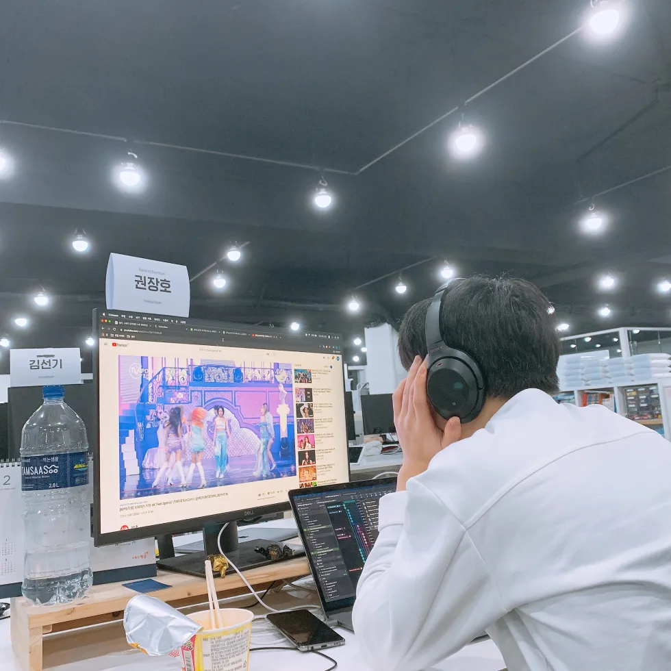 권장호 백엔드 개발자 트와이스 직캠 사무실 월급루팡 몰컴 집중