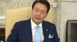 낭송 윤석열 대통령 눈감고 감성 연설 진지