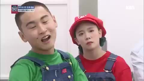 댄싱하이 마리오 루이지 코스프레 웃긴 표정 박수 리액션 댄스