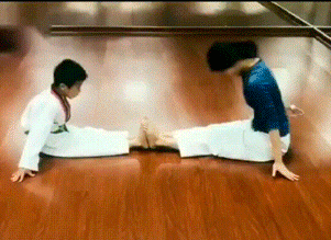 K-태권도 태권도 어린이 다리찢기 부들부들 노력 귀여운 웃긴 짤