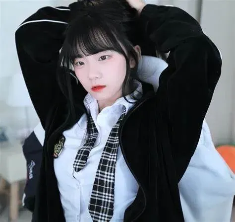 진자림 교복 넥타이 져지 머리묶기 스트리머 미모 분위기 셀카