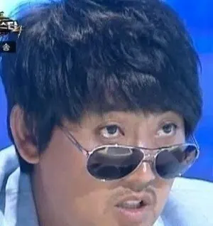 이승철 표정 뭐지 저 물건은 황당한 상황 안경 선그라스 벗고 눈빛 스퍼스타K 미친놈 봤을때