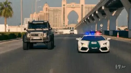 두바이의 흔한 람보르기니.gif 두바이 경찰 람보르기니