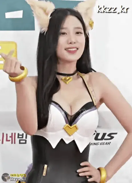 조현 베리굿 아리 코스프레 롤 게임돌림픽 손가락하트 레전드 미소