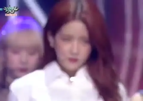 뮤직뱅크 우주소녀 엑시 카리스마 걸크러쉬 정색 눈빛 무대 레전드