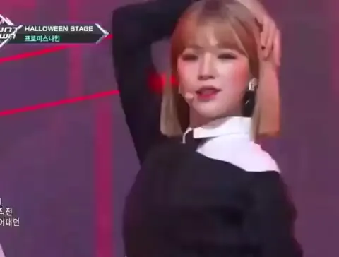 프로미스나인 M COUNTDOWN Red Light 빵야