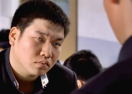 햄버거 말죽거리 잔혹사 표정 눈빛 인상 화남 열받아 째려보는
