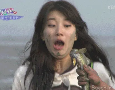 수지 움짤 청춘불패 물고기 보고 놀라는 모습 벌러덩 깜놀 개깜놀 놀람