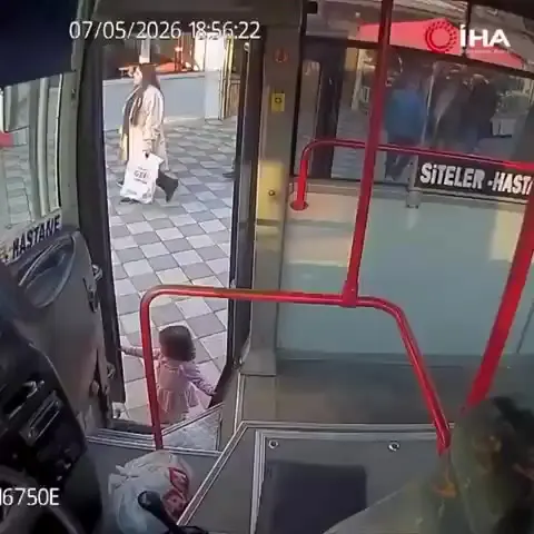 버스 CCTV 아이 안고 급하게 이동하는 남자 상황