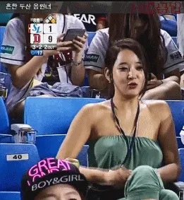 야구장 응원녀 두산 역대급 예쁜 응원 야구 여자 움짤 레전드