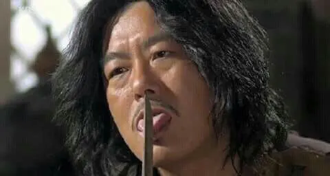 추노 거지 성동일 천지호 웃음 비열 노비 사냥꾼 칼 단검 혓바닥 협박 칼끝 칼날