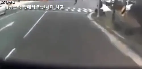 사고 대형트럭 장난 레전드 참교육 충격 위험 블랙박스 움짤
