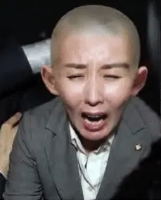 나베 나경원 삭발 대머리 절규 소리지름 분노 고통 충격