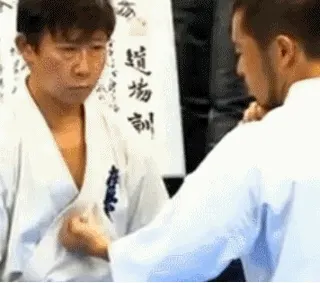 명존쎄 명치 쎄게 때리는 장면 움짤 진짜 맞고 아파함 황당 실사
