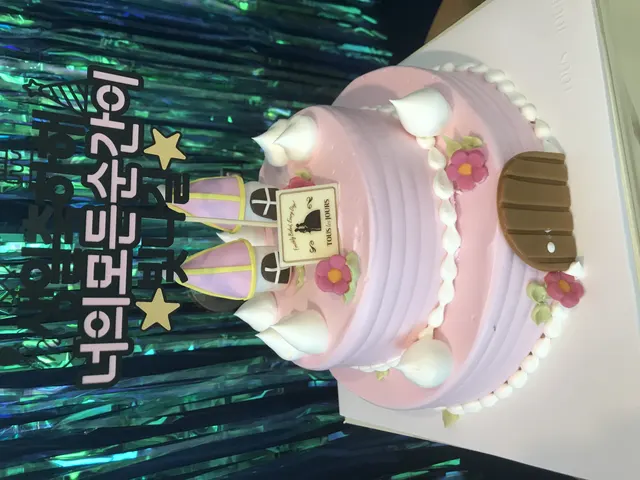 생일 축하 케이크 뚜레쥬르 2단케이크 핑크 공주 감성 파티 기념일