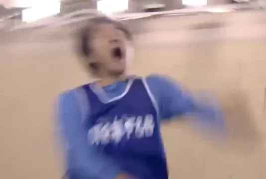 도망 달리기 여자 당황