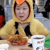 닭근혜 박근혜 닮은꼴 치킨 먹방 병아리 옷 동족상잔 KFC 어이없음 웃긴짤