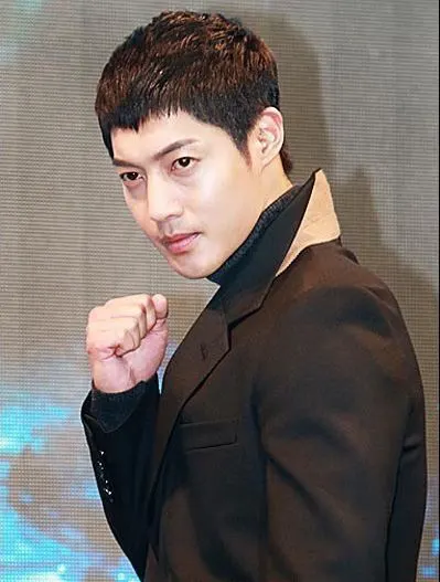 맞을때 연예인 김현중 폭행 여자친구 싸움 짤방