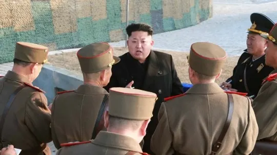 만능 김정은 북한 이야기 들어봐