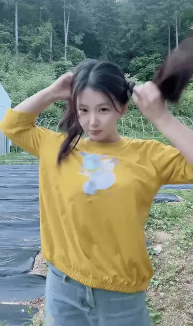 차오루 피에스타 양갈래 머리 귀여운 댄스 시골 일상
