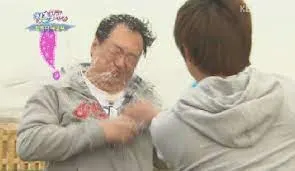 소금 부정 탄다 꺼져 소금뿌려 닥쳐 물러가라 악귀야 악귀 잡귀신 잡신