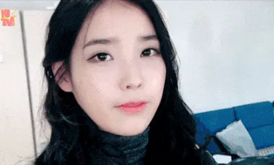 아이유 손인사 흔들 안녕 빠잉 하이 빠빠이 손흔들